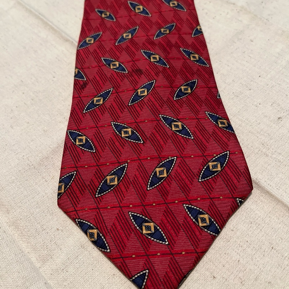 Elegant Red and Blue Geometric Tie